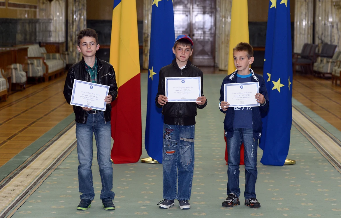 
    Băieţii au găsit monedele într-o vizuină de vulpe (Foto: Mediafax)  