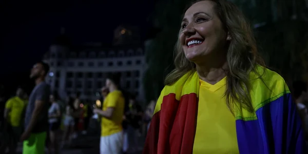 Elena Lasconi a mers în Piața Universității pentru a sărbători calificarea României la EURO 2024  FOTO Facebook USR jpg