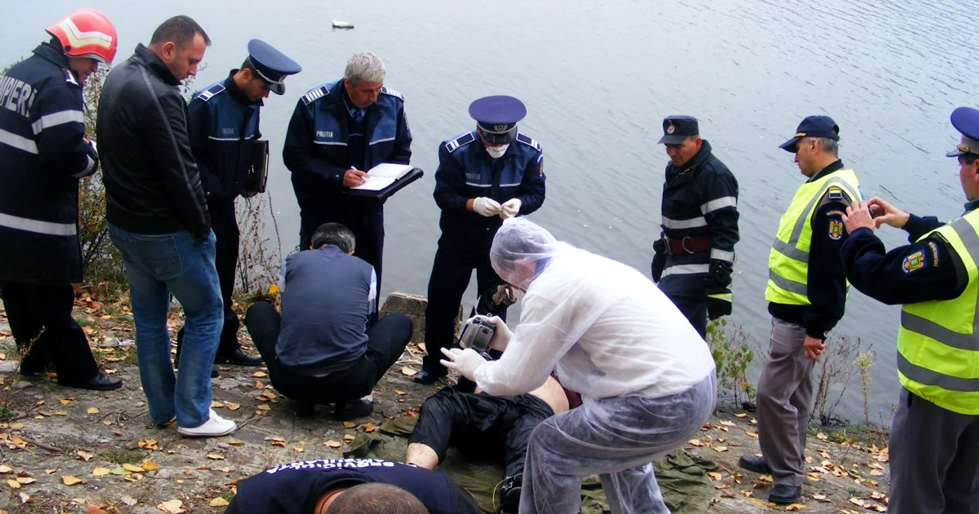 La faţa locului a sosit şi o echipă de criminalişti FOTO:adevarul