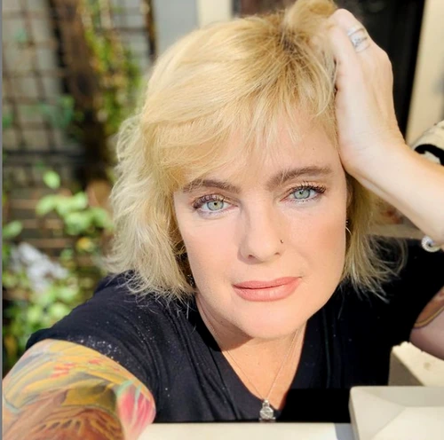 3 erika eleniak 0 png png