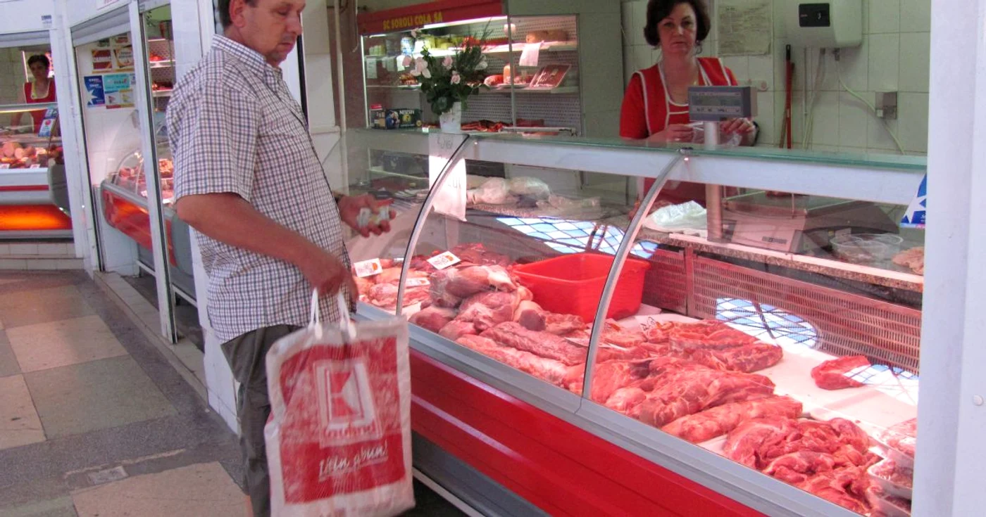 Comercianţii sunt obligaţi să depoziteze alimentele perisabile în vitrine frigorifice speciale