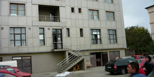 Poiţiştii au îndepărtat curioşii de la faţa locului