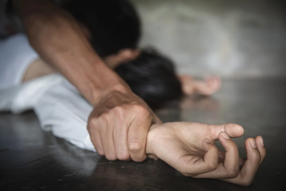 O tânără a fost bătută şi obligată să se prostitueze chiar de concubinul său. FOTO: arhivă