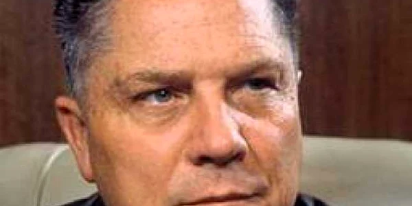Hoffa devenise indezirabil pentru cercurile mafiote care doreau să controleze banii sindicatului