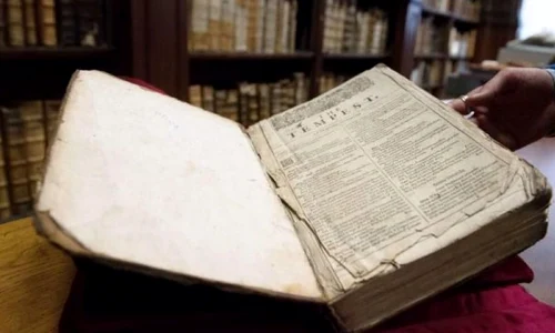 FOTO Exemplar rar din „First Folio”, primul volum cu piese de teatru scrise de Shakespeare, descoperit în Franţa jpeg