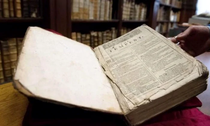 FOTO Exemplar rar din „First Folio”, primul volum cu piese de teatru scrise de Shakespeare, descoperit în Franţa jpeg