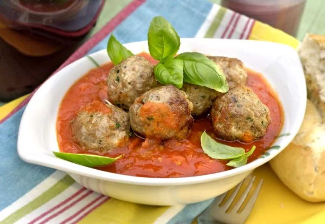 Nu-i așa că ti-am facut pofta de aceste chiftelute marinate?clickpoftabuna.ro