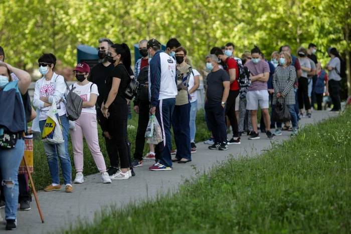 MAI precizează că pentru cele 11 centre de vaccinare sunt alocate câte 60 de doze de vaccin Comirnaty – Pfizer FOTO Inquam Photos / Octav Ganea