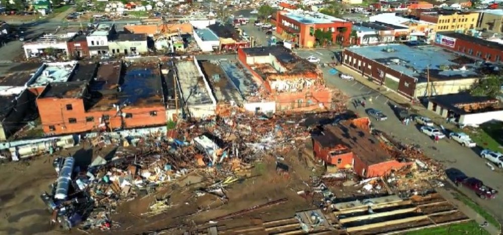 Tornadă în Texas: zeci de persoane rănite, copaci rupți și case distruse VIDEO 