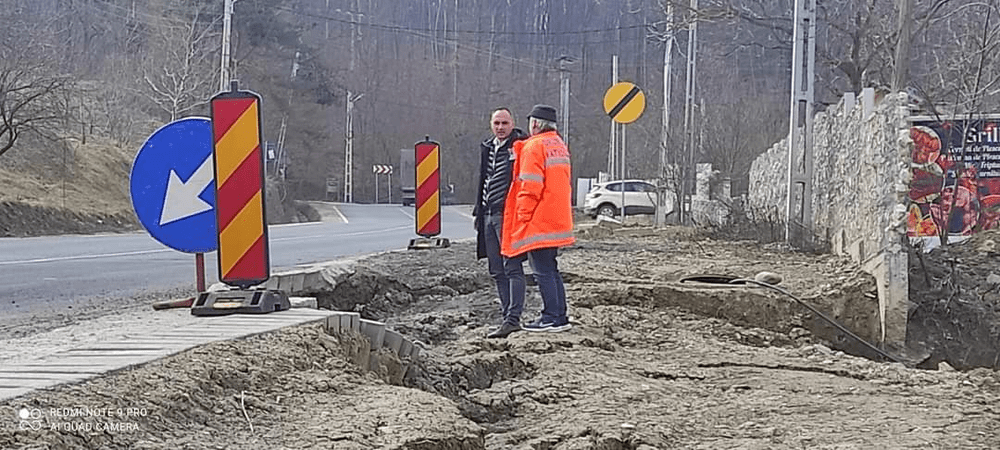 Restricții din cauza unei alunecări de teren, pe drumul național care leagă Buzăul de Brașov