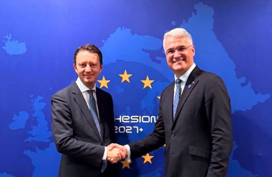 Pîslaru îl critică pe Grindeanu după ce liderul PSD i-a cerut lui Mureșan să demisioneze din PE. Îi amintește cum nu și-a dat demisia din fruntea CJ Timiș până la învestirea ca ministru