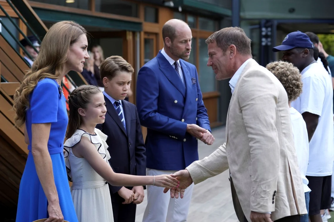 Kate Middleton cu Prințul William, George și Charlotte