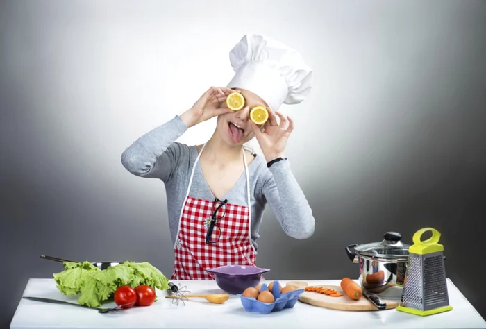 Dacă ai gătit pentru alte persoane, iar acestea chiar au mâncat ce ai pregătit, ai calităţi de bucătar. FOTO imujer.com
