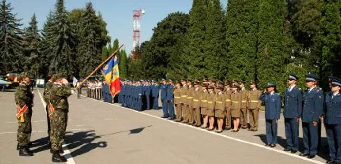 Braşov: Înălţarea în grad, la Academia „Henri Coandă” (GALERIE FOTO)