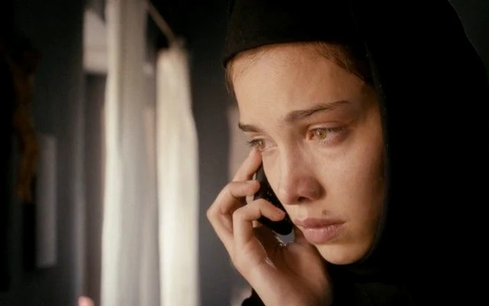 Filmul spune povestea Cristinei, o tânără călugăriţă care se vede nevoită să se strecoare în afara mănăstirii pentru a rezolva o problemă urgentăFoto: cinemagia.ro