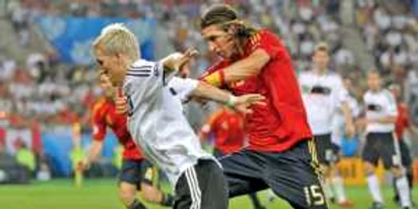 Schweinsteiger şi Sergio Ramos s-au întâlnit acum patru ani în finala EURO 2008