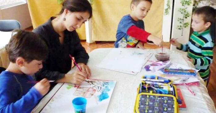 Cei mici vor lua lecţii de desen de la profesorii centrului