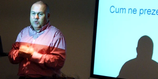 Călin Tatomir, directorul general al companiei Microsoft România, le-a vorbit studenţilor