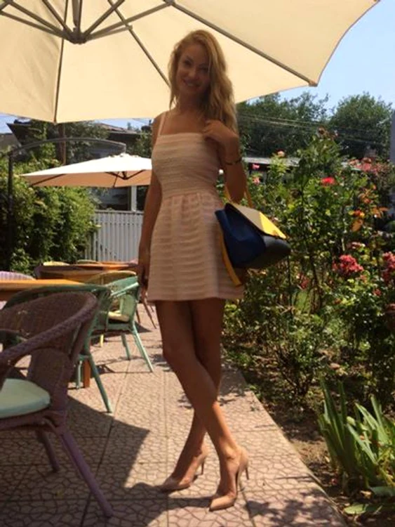 
    Valentina Pelinel priveşte încrezătoare spre viitorFoto Facebook  