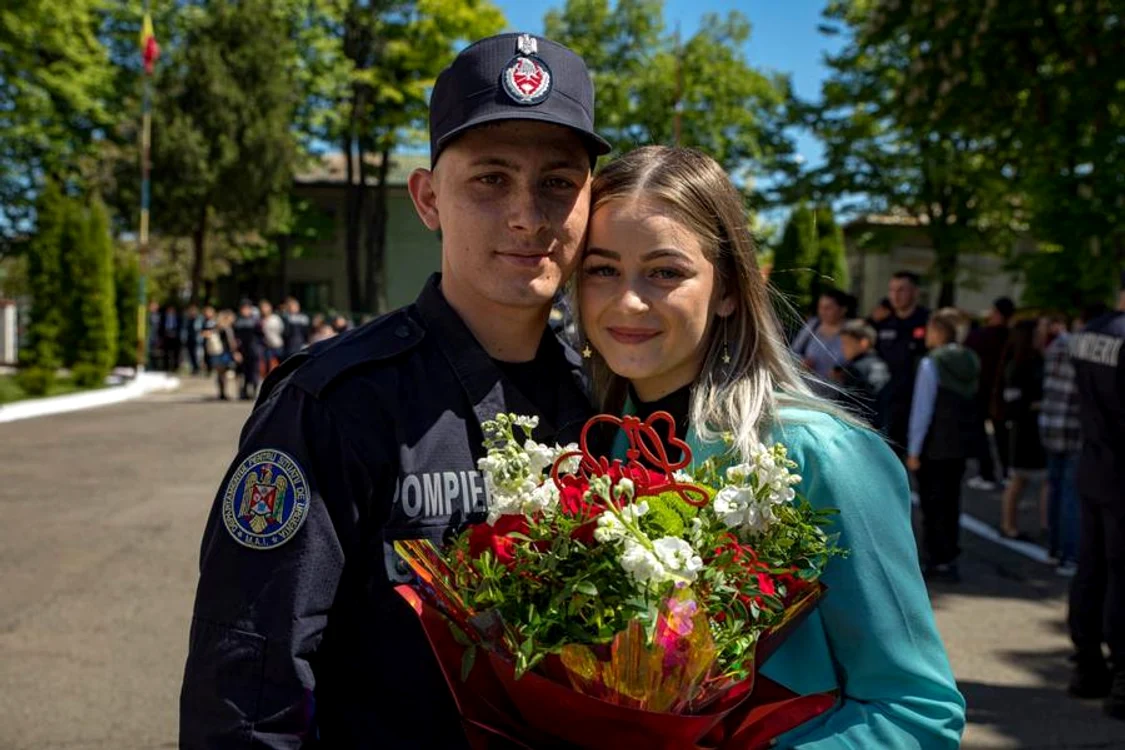 Lucian a cerut-o în căsătorie pe Bianca după ce a depus jurământul militar FOTO: ISUJ Iași