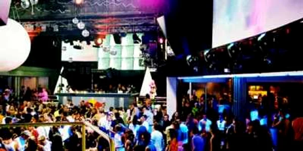 Intrarea este liberă până la orele 24.00. 