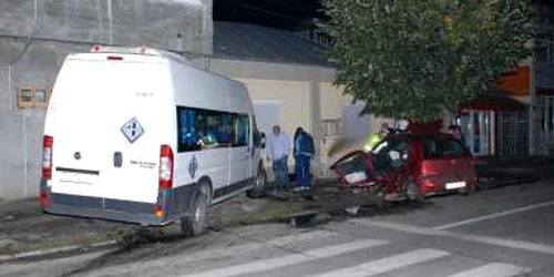 Brăila: Şapte oameni, între care patru nuntaşi şi doi pietoni, au fost grav răniţi într-un carambol rutier