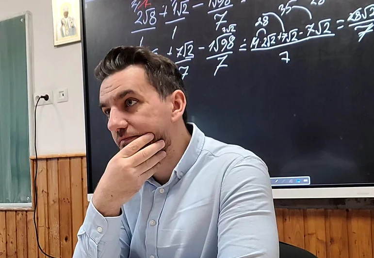 Mihai Suciu ajută elevii să promoveze examenul de Bacalaureat