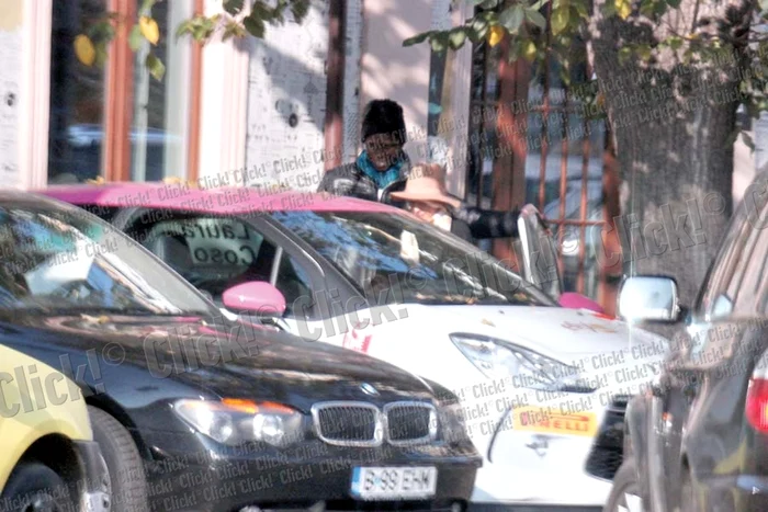 Maşina primită  cadou de Laura  de la Citröen e  personalizată cu  numele ei şi e  plină cu reclame( FOTOGRAFII: CEZAR)