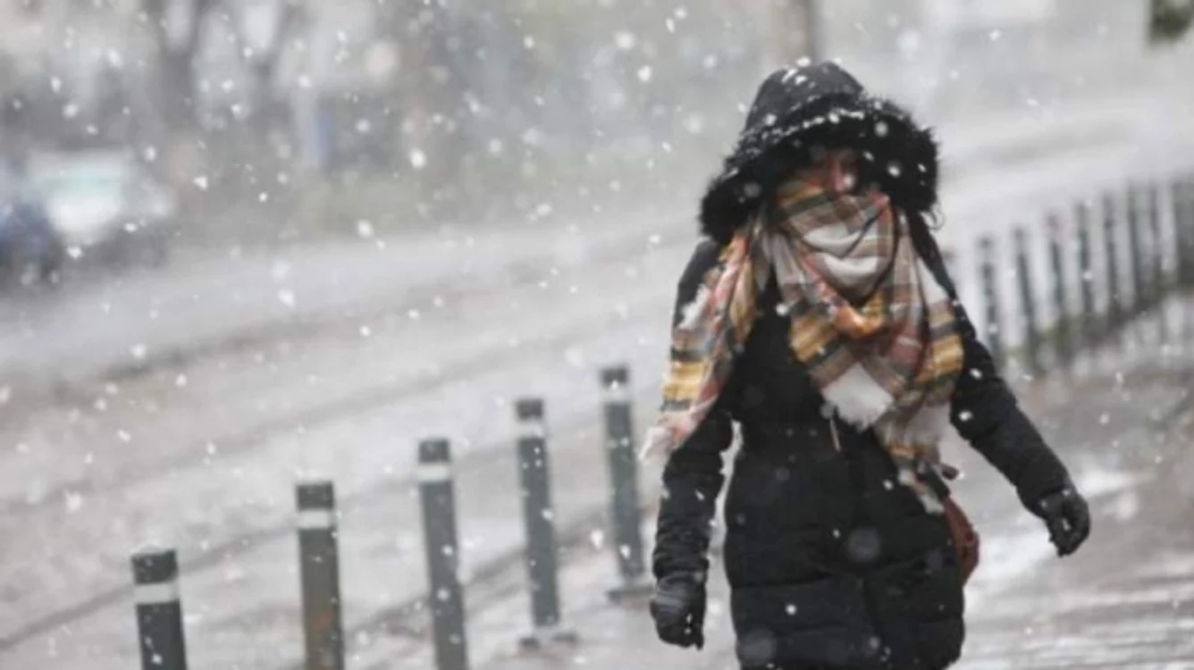 
    Meteorologii ANM spun că astăzi, 11 februarie, după ora 20.00, vremea se va schimba radicalFOTO: Click!  