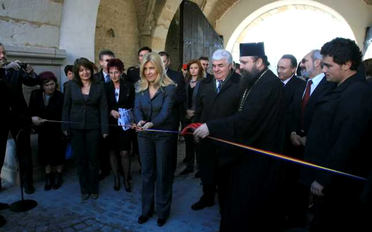 Ministrul Dezvoltării, Elena Udrea, la Mănăstirea Golia