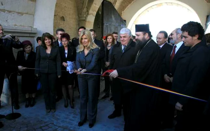 Ministrul Dezvoltării, Elena Udrea, la Mănăstirea Golia