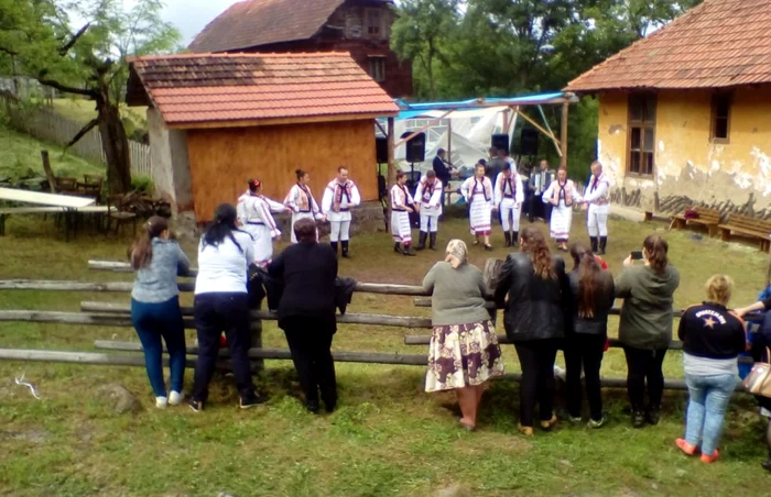 Satul Budeşti a fost în sărbătoare FOTO Aurel Banciu