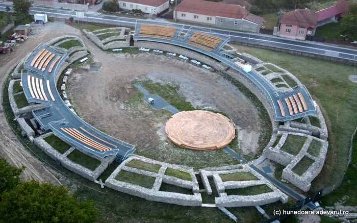 Amfiteatrul din Ulpia Traiana Sarmizegetusa. Foto: Daniel Guță. ADEVĂRUL