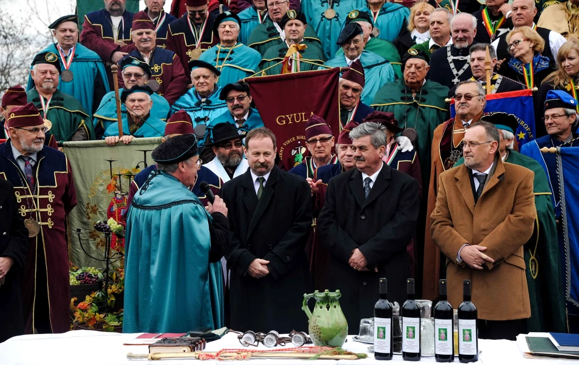Întâlnirea cavalerilor vinului din Ungaria Foto