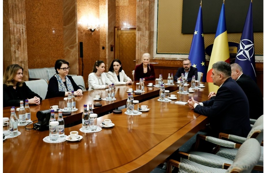 Premierul Ciolacu, întâlnire cu avocații care au câștigat procesul Roșia Montana: „Au luptat chiar și cu deciziile unor foști prim-miniștri” FOTO