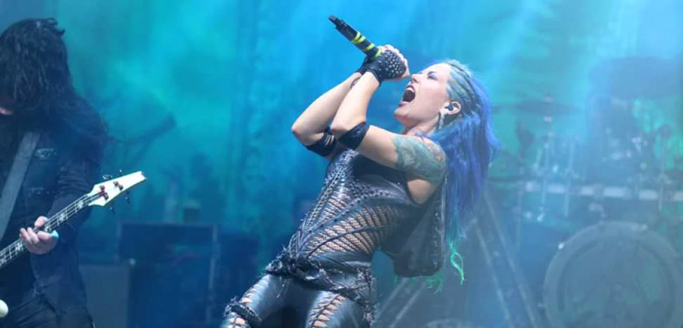 Alissa White-Gluz, actuala solistă a trupei Arch Enemy FOTO Promo
