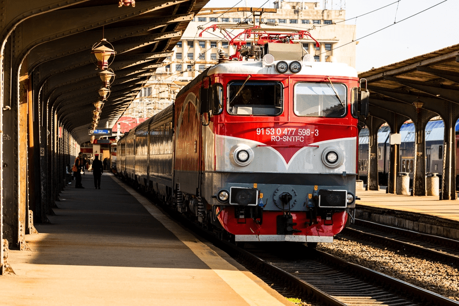 ARF cumpără 16 locomotive electrice pentru trenuri de lung parcurs