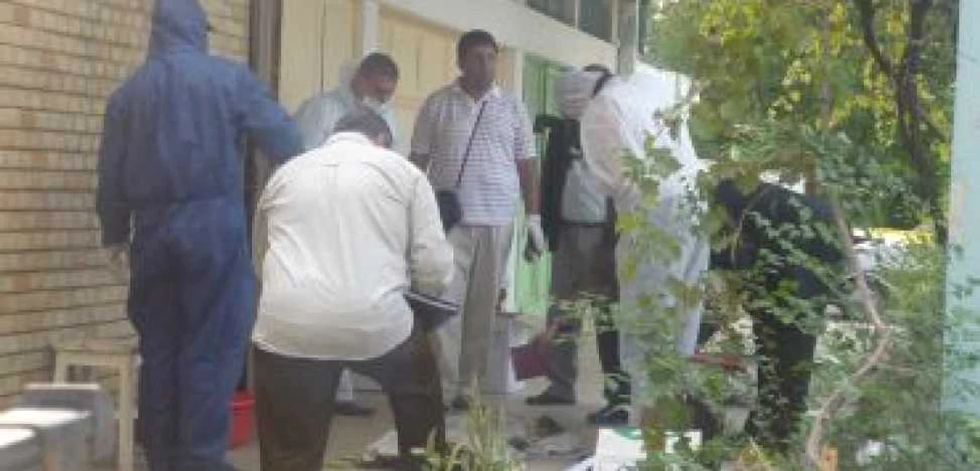 Constanţa: A murit de la 13 lovituri de cuţit şi două de topor