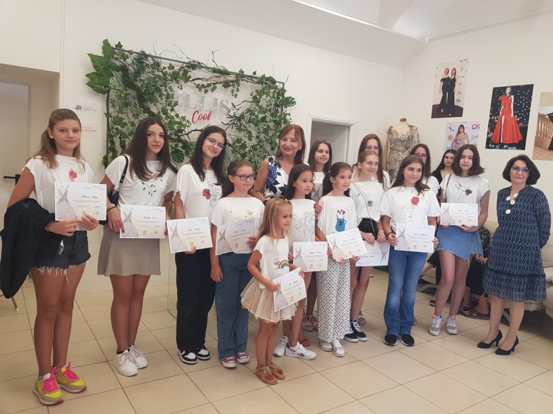 Eli Lăslean a înființat o Academie de modă, arte și meserii. Ambasadoare este Violeta Bănică FOTO 