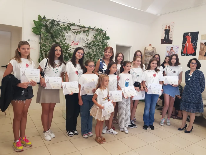 O parte dintre absolvenți FOTO Claudia Untaru 