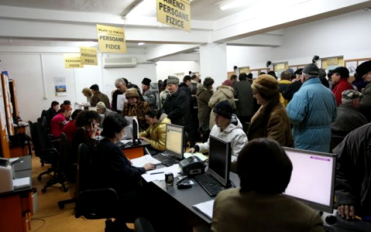 Braşovenii cu restanţe sunt aşteptaţi la Direcţia Fiscală. FOTOAdevărul.