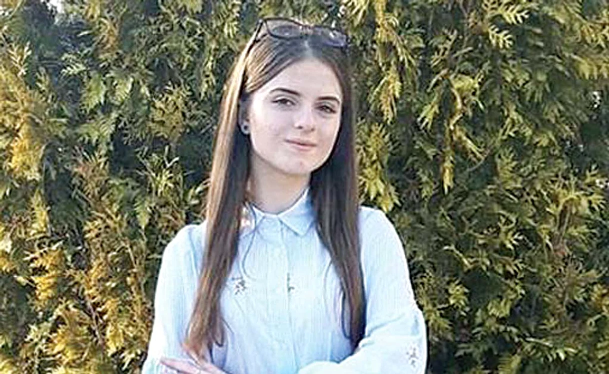 Alexandra Măceşanu (15 ani)