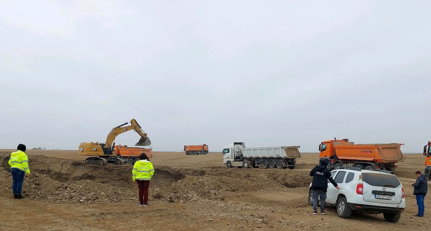 Comisarii Gărzii de Mediu au dispus încetarea excavațiilor FOTO: Garda de Mediu Vrancea