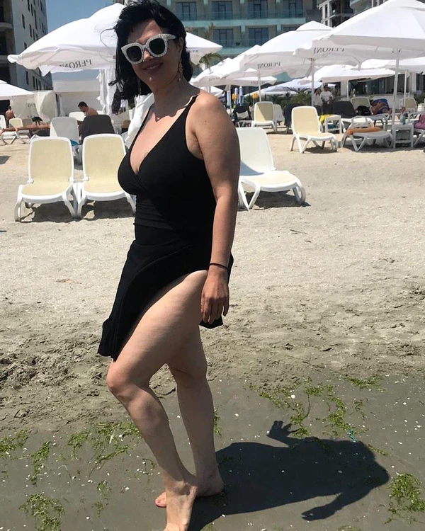 Ozana Barabancea nu s-a obişnuit cu noua siluetă şi că e surprinsă de fiecare dată când se priveşte în oglindă