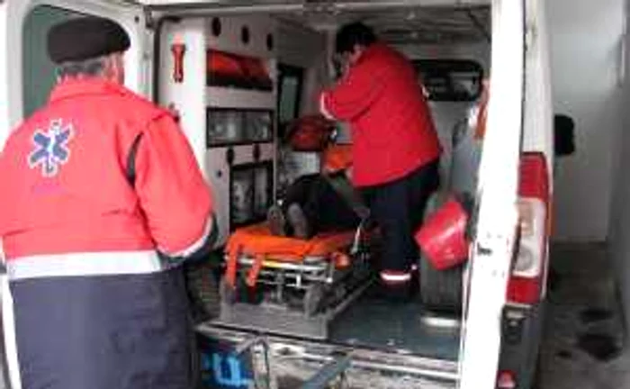 Femeia a fost transportată la spital