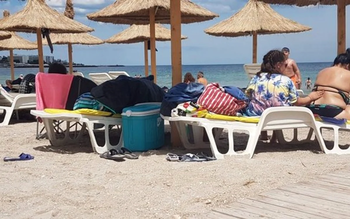 
    La Mamaia au  apărut turiștii  care dorm  în mașină  