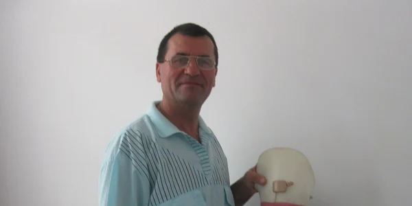 Protezistul Costache Mocanu i-ar face proteza necesară lui Tone Nica, dar nu are banii necesari
