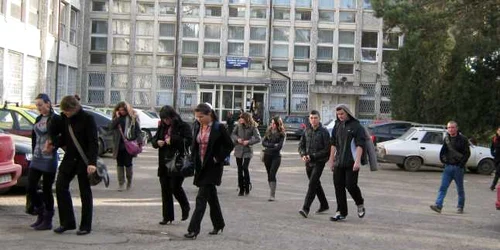 Elevii vor fi monitorizaţi la şcoală cu ajutorul camerelor video