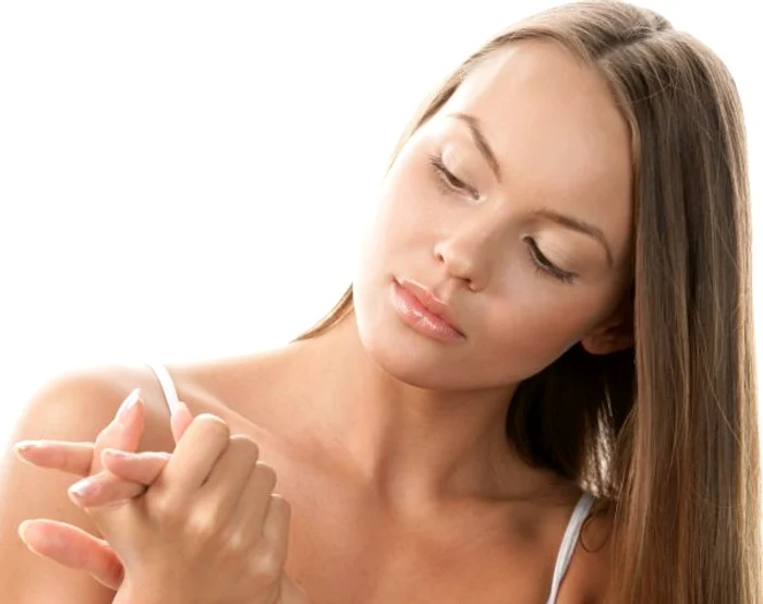 Forța de la nivelul mâinilor se poate reduce dacă persoana își pocnește degetele mai mult timpclicksanatate.ro