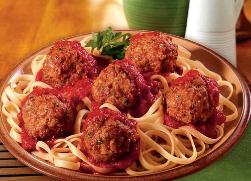 spaghete cu chiftele jpeg